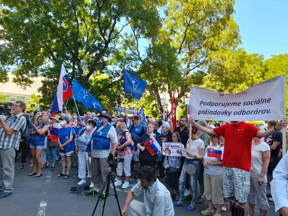 Protest: Zastavme rozvrat sociálneho štátu, pozrite sa, ako to tam vyzeralo