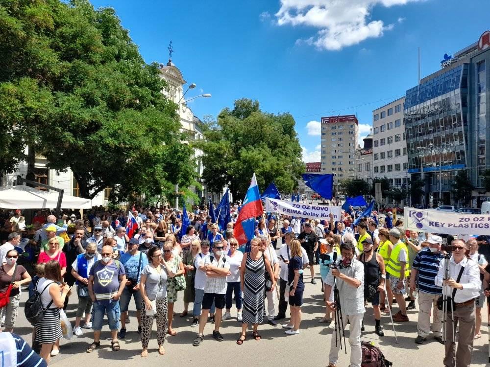 Protest: Zastavme rozvrat sociálneho štátu, pozrite sa, ako to tam vyzeralo