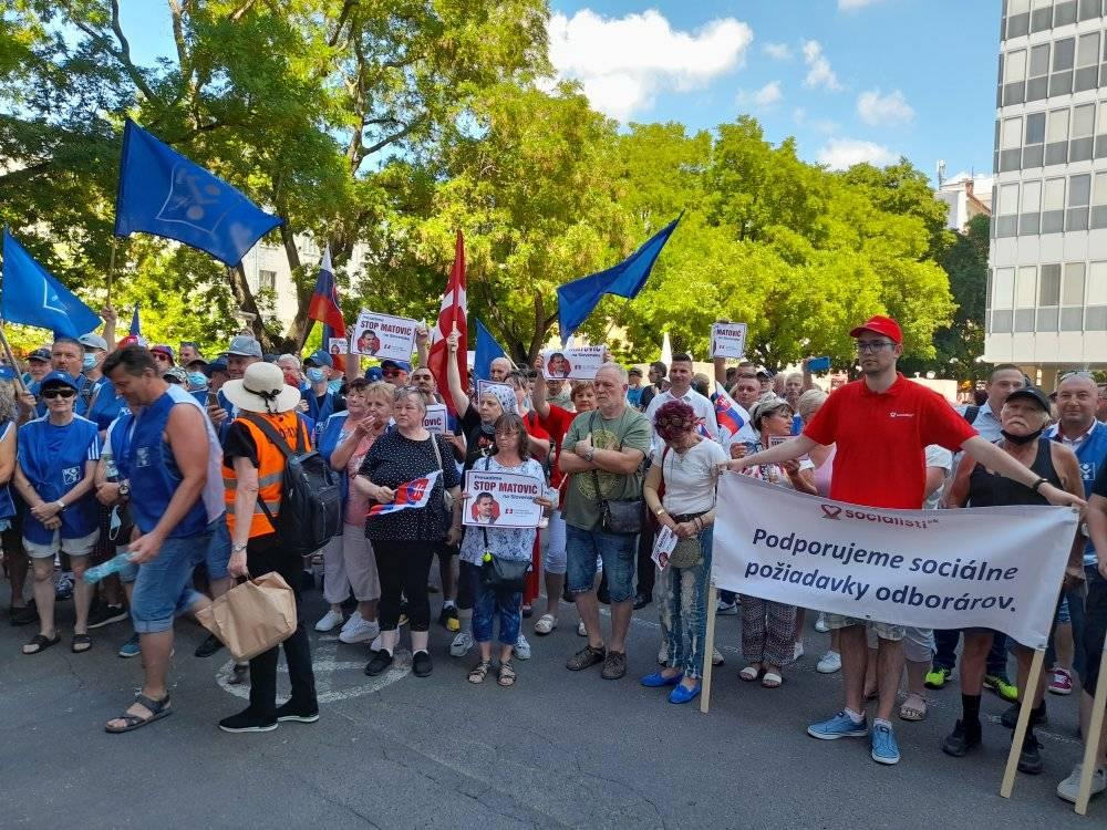 Protest: Zastavme rozvrat sociálneho štátu, pozrite sa, ako to tam vyzeralo