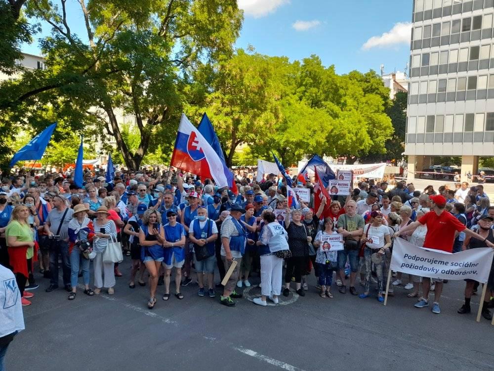 Protest: Zastavme rozvrat sociálneho štátu, pozrite sa, ako to tam vyzeralo