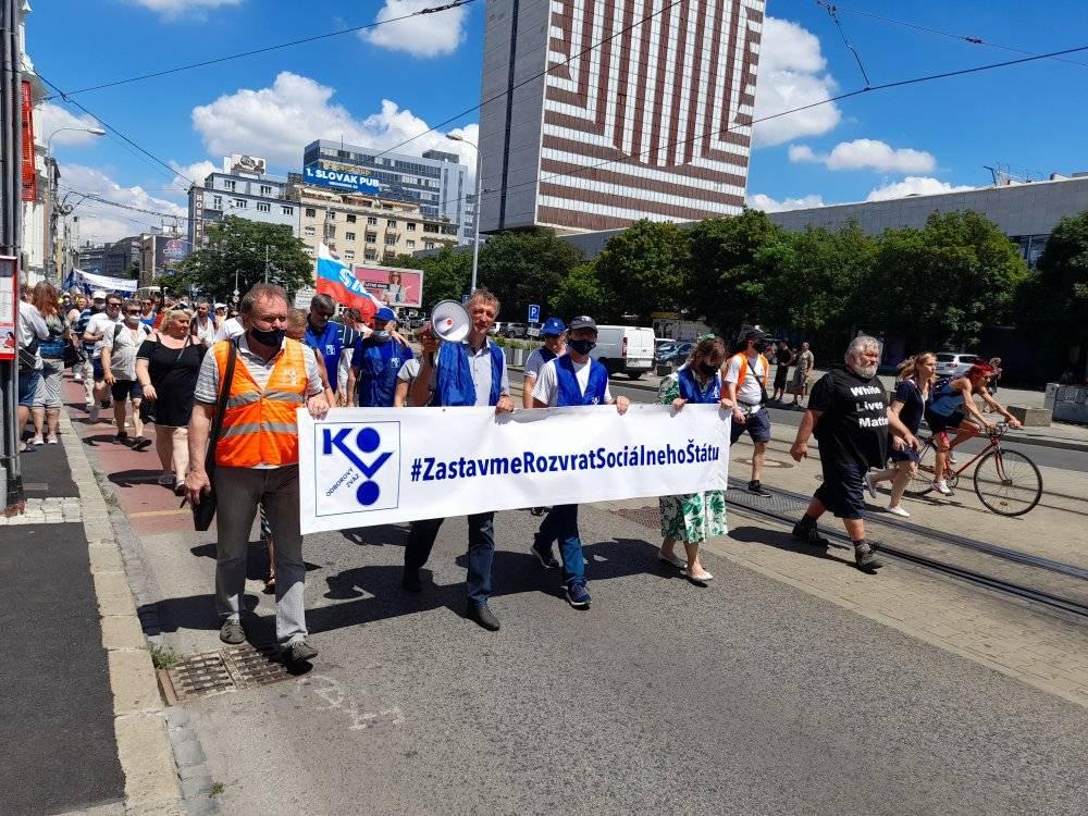 Protest: Zastavme rozvrat sociálneho štátu, pozrite sa, ako to tam vyzeralo