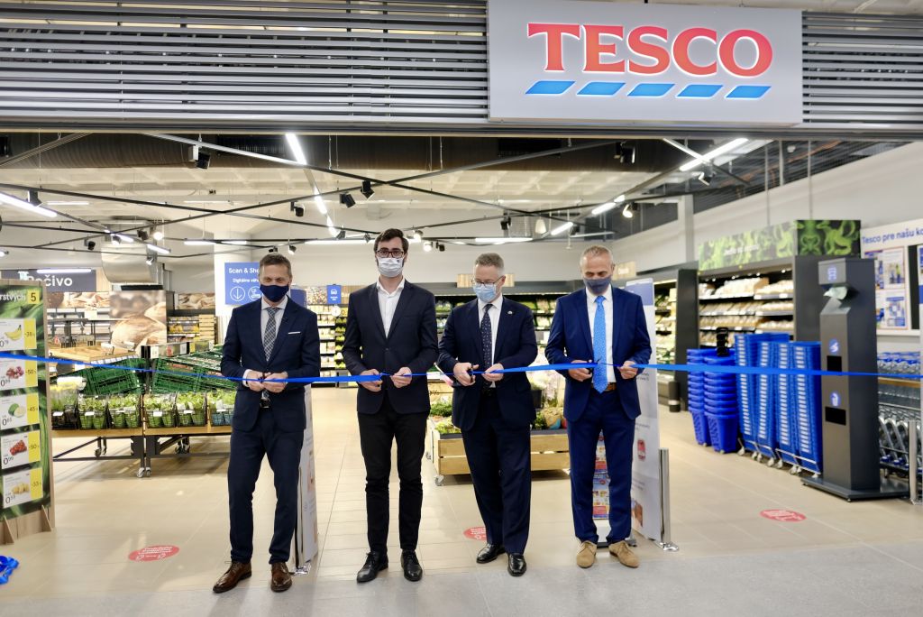 Tesco na Slovensku oslávilo 25 rokov, v Nitre otvára novú predajňu