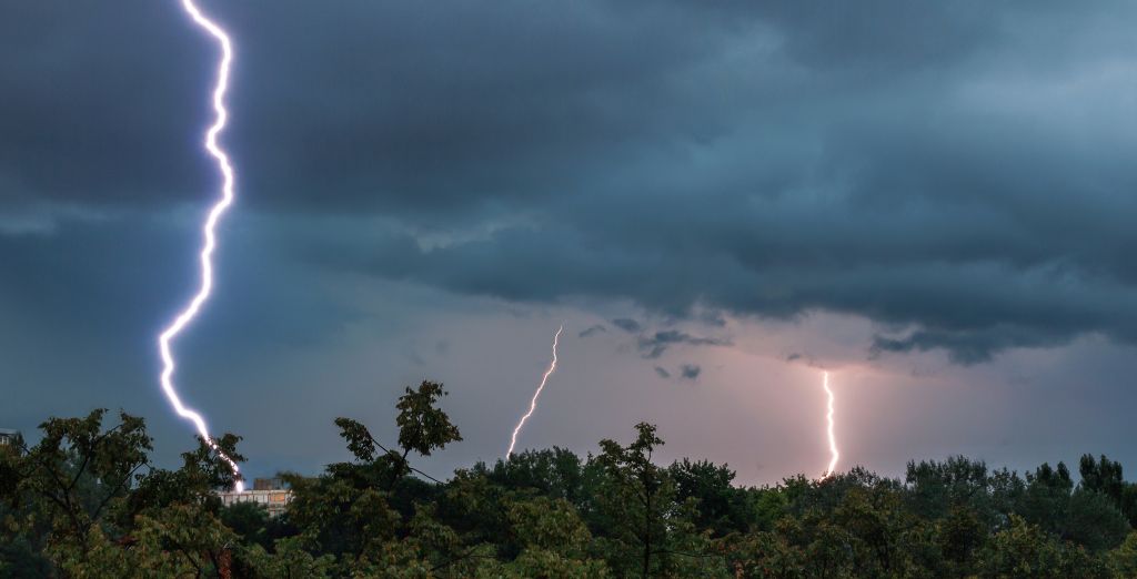 Meteorológovia varujú pred vysokými teplotami, búrkami i povodňami