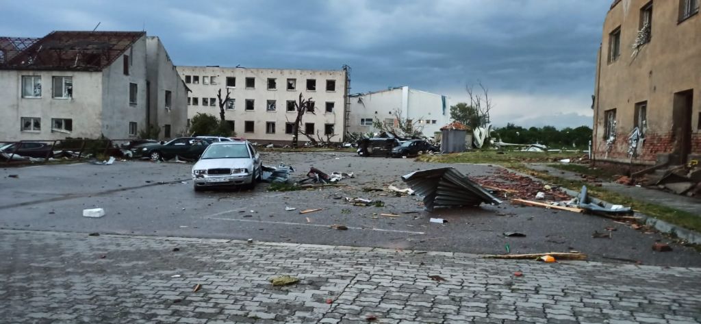 Tornádo v Lužiciach na Južnej Morave zanechalo po sebe obrovskú spúšť