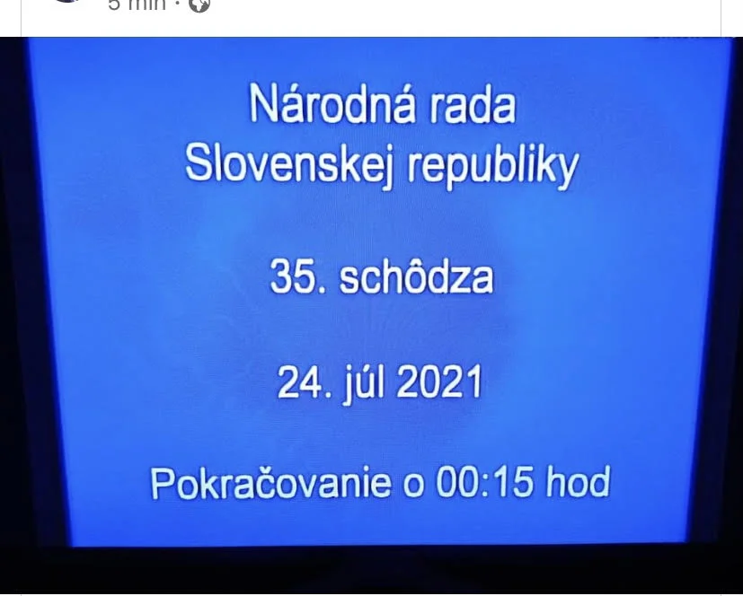 Poslanci majú nočné rokovanie, hlasovanie si dohodli na ráno o 9.00 h