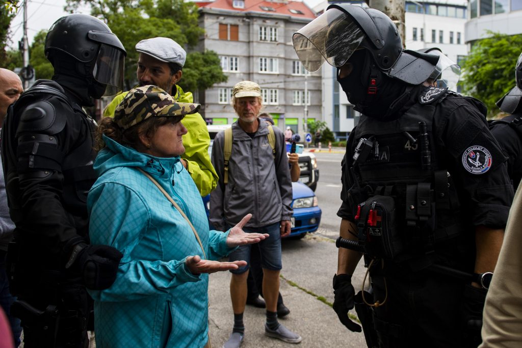 Bratislava: Polícia zasiahla proti blokácii cesty pri Hodžovom námestí
