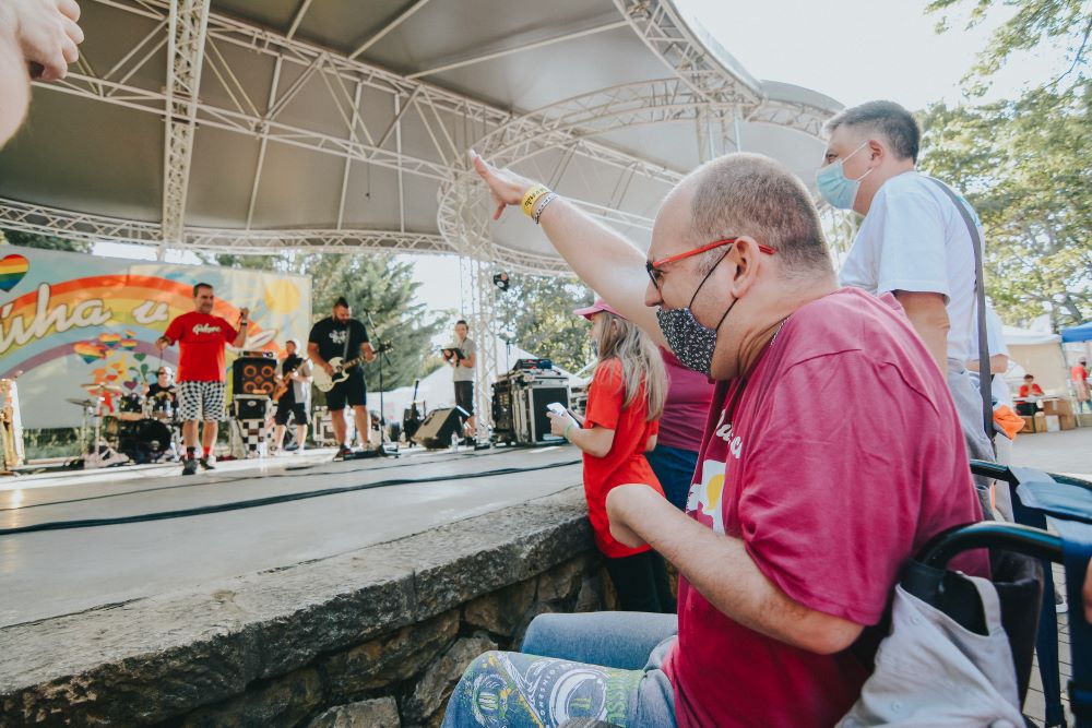 Benefičné podujatie Dúha v srdci roztancovali Václav Neckář & Bacily, Polemic a Heľenine oči (foto)