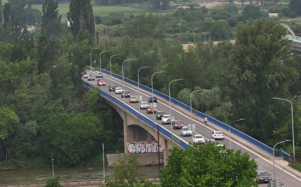 Chodci si v Hlohovci vydýchnu. Konečne budú môcť prejsť cez opravený most