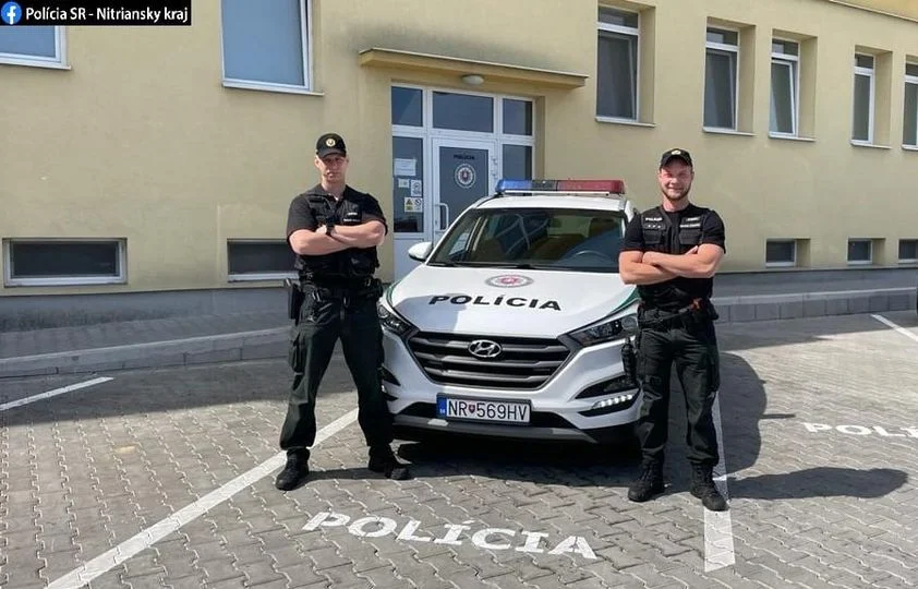 Odvážni policajti: Pomohli zachrániť ľudský život!