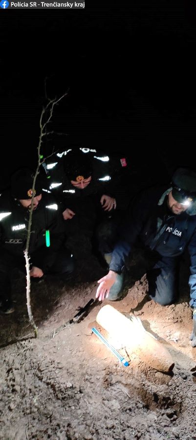 V Nedožeroch-Brezanoch na poli našli delostrelecký granát
