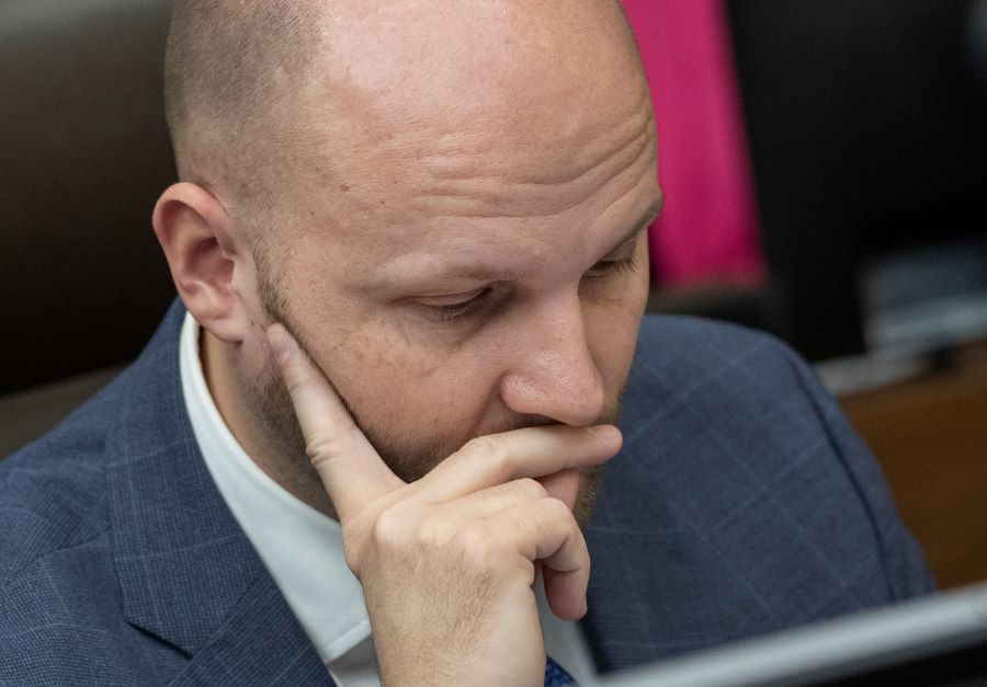 Minister obrany Naď sa už nedokáže "podpisovať" pod stanoviská, ktoré sú preferované v hnutí OĽANO