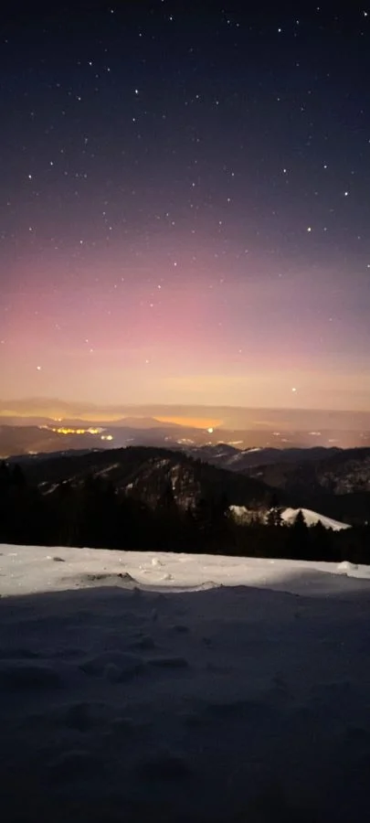 Polárna žiara nad Slovenskom. Takto ste ju zachytili vy