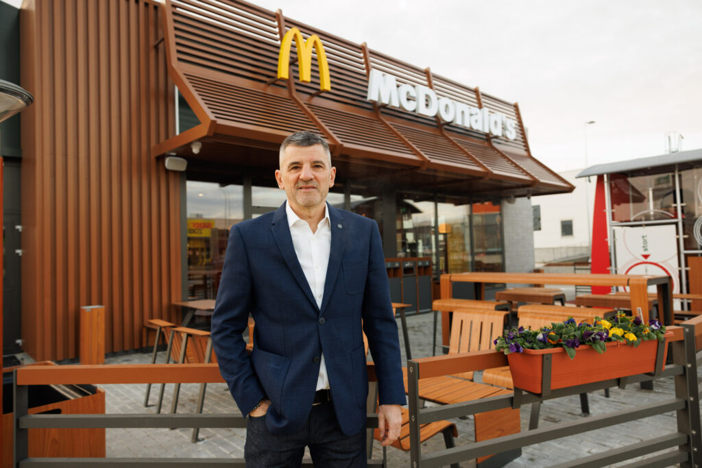 Zlaté oblúky McDonald's budú svietiť už aj v Topoľčanoch